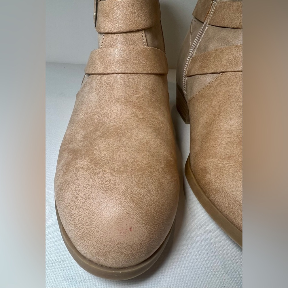 Kenneth Cole Gold Logo Women’s Size 5 Ankle Boot Two Tone Low Heel - Picture 3 of 9